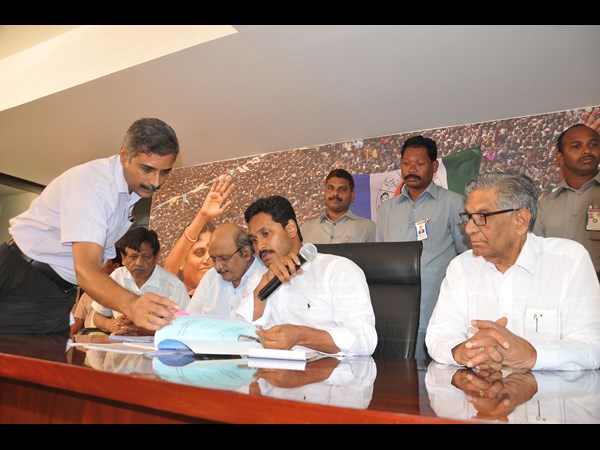 వైయస్ జగన్