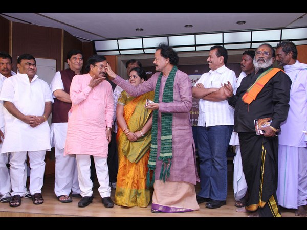 కొమరం భీం నేషనల్ అవార్డు అందుకున్న సుద్దాల అశోక్ తేజ