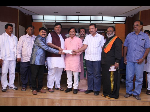 కొమరం భీం నేషనల్ అవార్డు అందుకున్న సుద్దాల అశోక్ తేజ