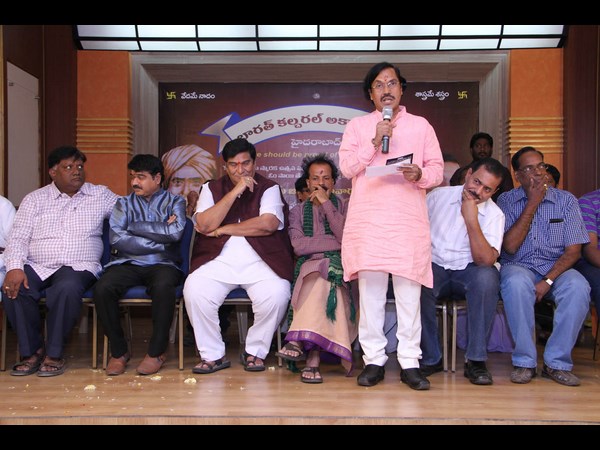 కొమరం భీం నేషనల్ అవార్డు అందుకున్న సుద్దాల అశోక్ తేజ