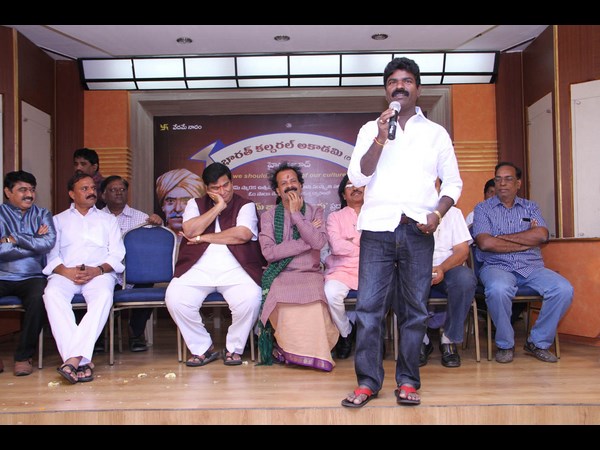 కొమరం భీం నేషనల్ అవార్డు అందుకున్న సుద్దాల అశోక్ తేజ