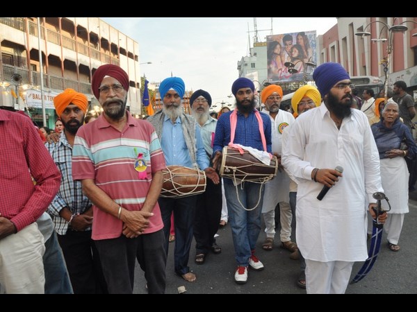 సికింద్రాబాద్‌లో కత్తులతో విన్యాసాలు చేసిన సిక్కులు 