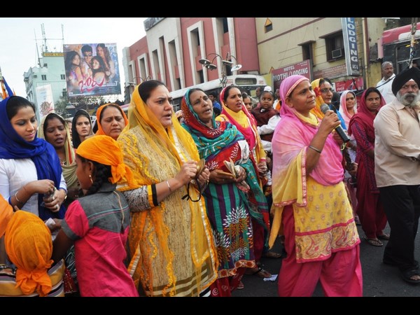 సికింద్రాబాద్‌లో కత్తులతో విన్యాసాలు చేసిన సిక్కులు 