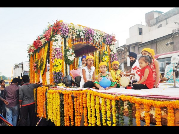 సికింద్రాబాద్‌లో కత్తులతో విన్యాసాలు చేసిన సిక్కులు 