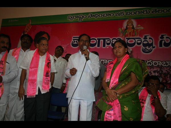 తెరాసలోకి