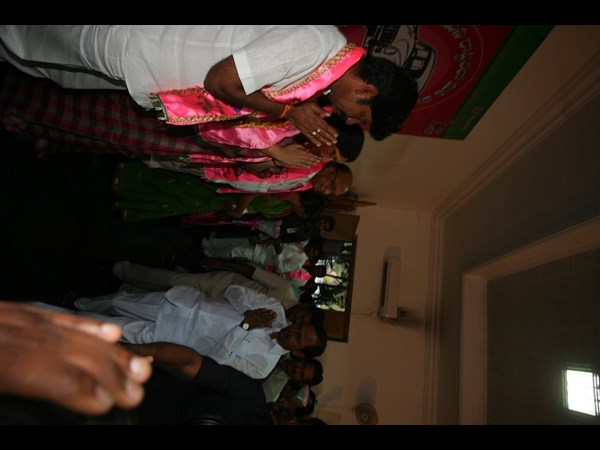 తెరాసలోకి