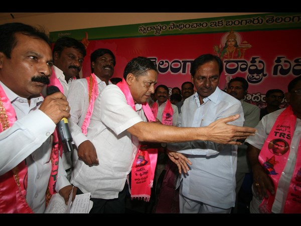  తెరాసలోకి