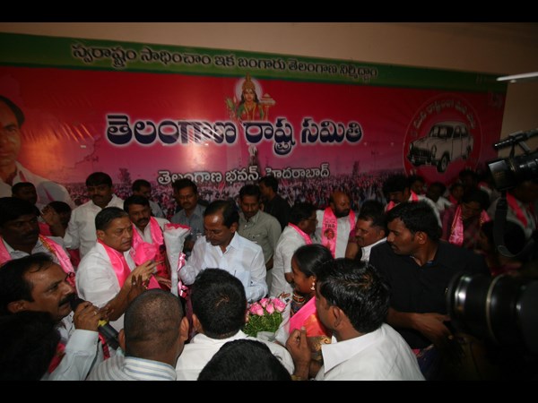 తెరాసలోకి