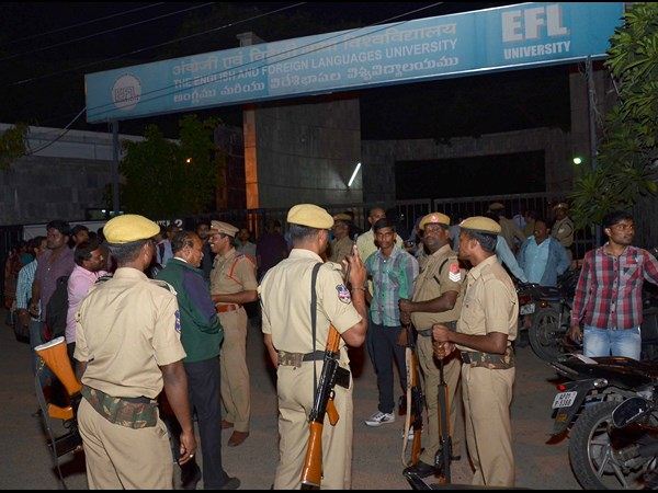 ఇప్లూ రేప్ కేసు: వీసితో బండారు దత్తాత్రేయ భేటీ