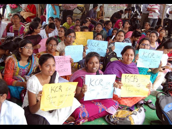 జూనియర్ డాక్టర్ల వినూత్న నిరసన