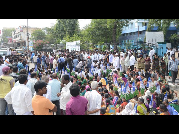  బాబుపై రాష్ట్ర వ్యాప్తంగా వైఎస్ఆర్‌‌సీపీ నిరసన
