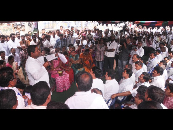 బాబుపై రాష్ట్ర వ్యాప్తంగా వైఎస్ఆర్‌‌సీపీ నిరసన