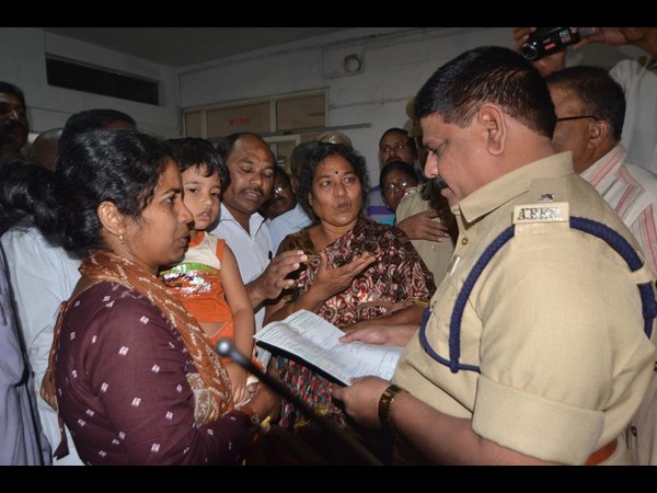 అప్పారావు ఫ్యామిలీతో ఏఎస్పీ