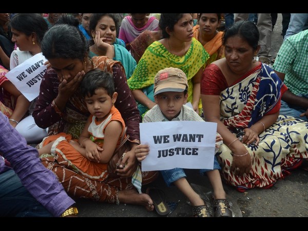 ఎస్పీ ఆఫీస్ ఎదుట ఆందోళన