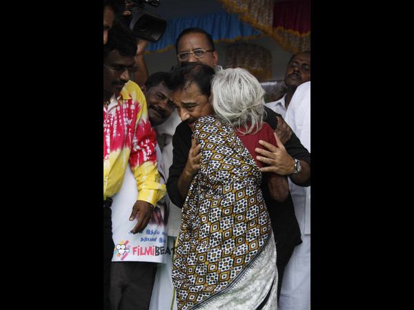 అవ్వకు కౌగిలింత అవ్వకు కౌగిలింత