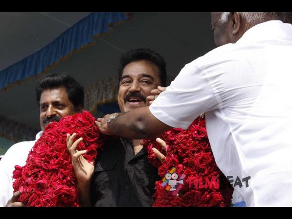 ఇలా అభిమానుల సత్కారం ఇలా అభిమానుల సత్కారం