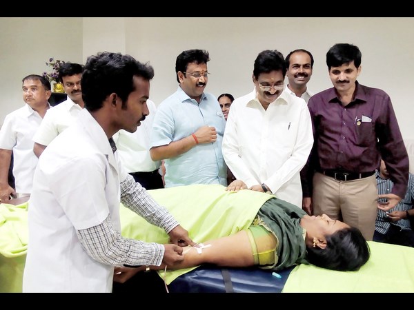 హరిబాబు పరామర్శ