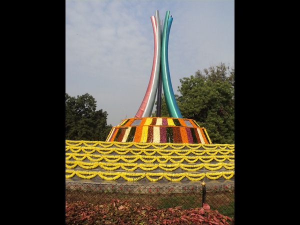 నెహ్రూ జూలో నల్ల తాచులు నెహ్రూ జూలో నల్ల తాచులు