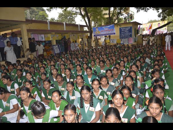 ఎన్టీఆర్ సుజల పథకాన్ని ప్రారంభించిన బాబు