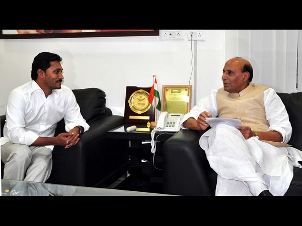 రాజ్‌నాథ్‌తో జగన్ భేటీ