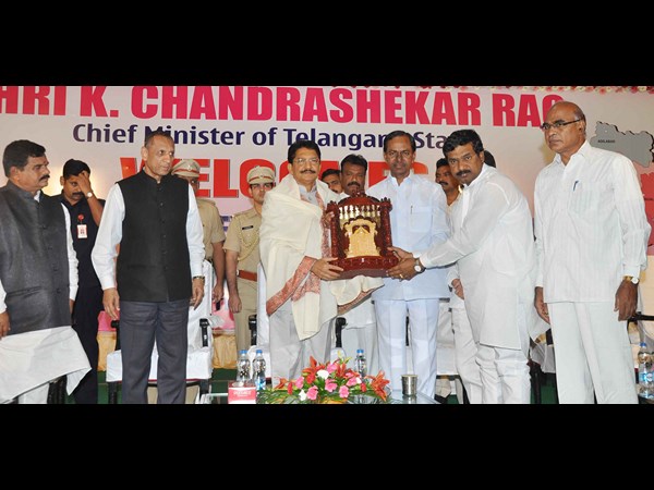  విద్యాసాగర రావుకు తెరాస సన్మానం