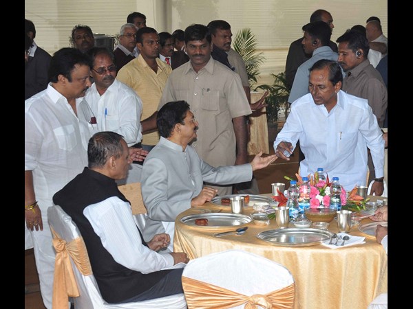  విద్యాసాగర రావుకు తెరాస సన్మానం