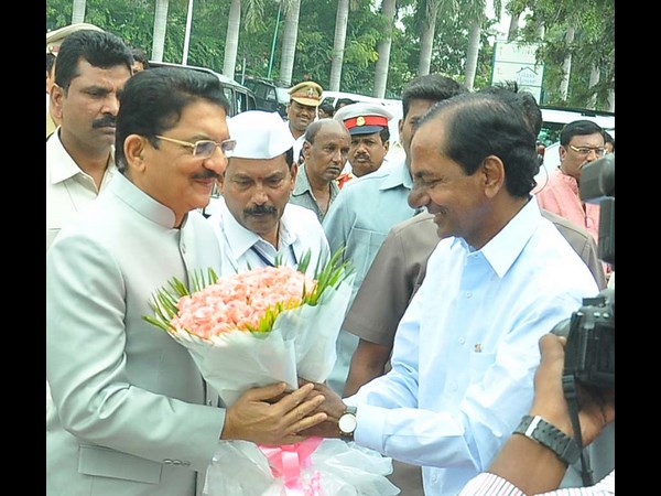 విద్యాసాగర రావుకు తెరాస సన్మానం