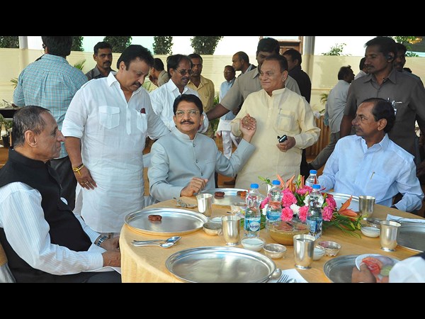 విద్యాసాగర రావుకు తెరాస సన్మానం