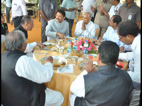  విద్యాసాగర రావుకు తెరాస సన్మానం