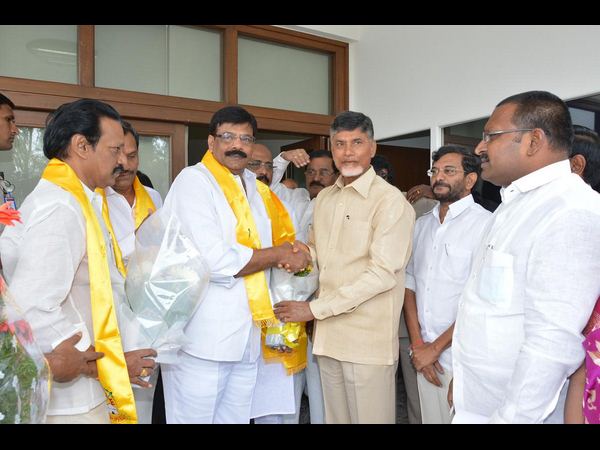  టీడీపీలోకి కాంగ్రెస్ నేతలు