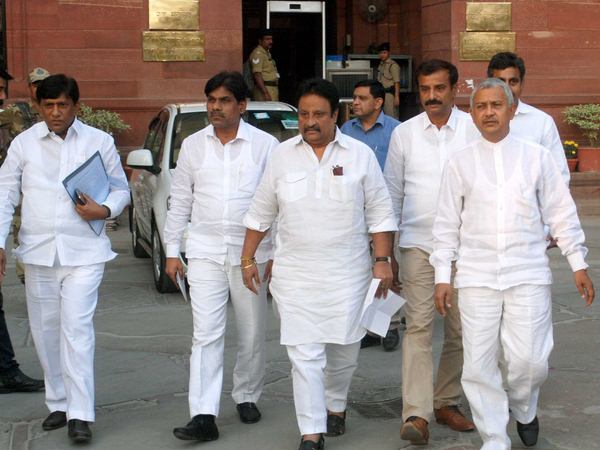  కేంద్ర హోంమంత్రి రాజ్‌నాధ్‌తో టీఆర్ఎస్ ఎంపీల బృందం