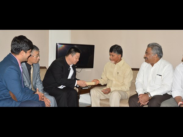 బాబు సింగపూర్ పర్యటన: తొలిరోజు బాబు సింగపూర్ పర్యటన: తొలిరోజు