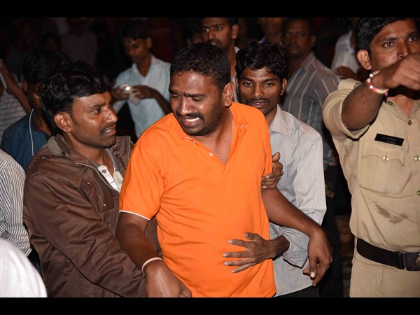 నాలాలో పడి కొట్టుకుపోయిన మహిళ