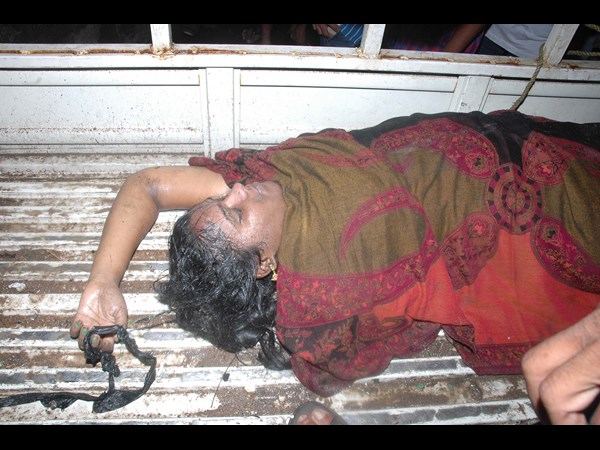  నాలాలో పడి కొట్టుకుపోయిన మహిళ