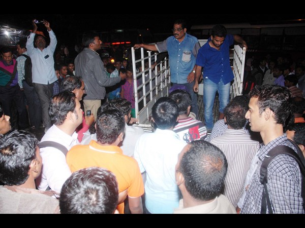  నాలాలో పడి కొట్టుకుపోయిన మహిళ