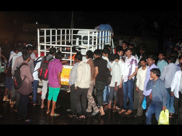 నాలాలో పడి కొట్టుకుపోయిన మహిళ