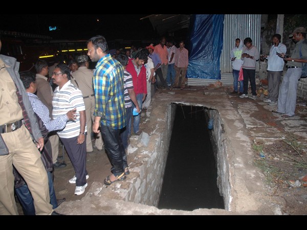  నాలాలో పడి కొట్టుకుపోయిన మహిళ