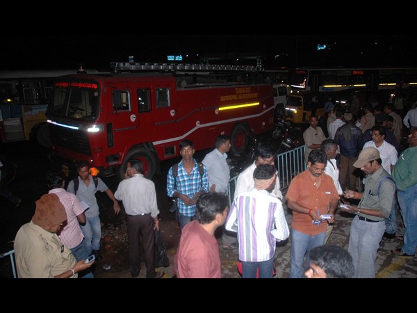  నాలాలో పడి కొట్టుకుపోయిన మహిళ