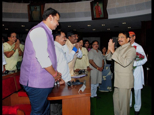 ఫడ్నవీస్, విద్యాసాగర రావు