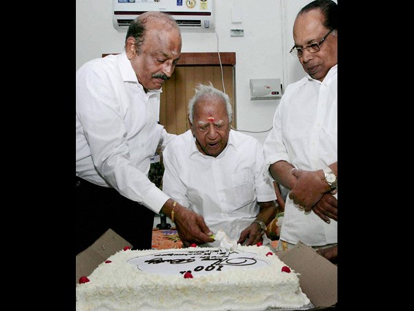 వందో ఏటలోకి కృష్ణయ్యర్‌, మోడీ శుభాకాంక్షలు