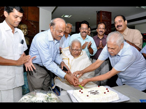 వందో ఏటలోకి కృష్ణయ్యర్‌, మోడీ శుభాకాంక్షలు