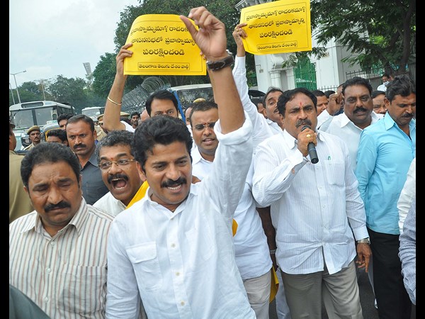  టీటీడీపీ ఎమ్మెల్యేల ధర్నా... అరెస్టు