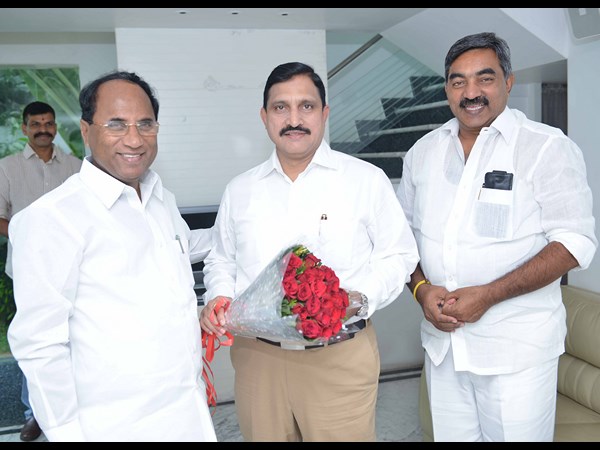  కేంద్ర మంత్రి సుజనాని కలిసిన స్పీకర్ కోడెల