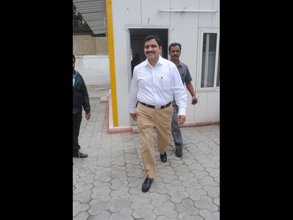 కేంద్ర మంత్రి సుజనాని కలిసిన స్పీకర్ కోడెల