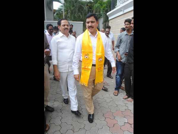  కేంద్ర మంత్రి సుజనాని కలిసిన స్పీకర్ కోడెల