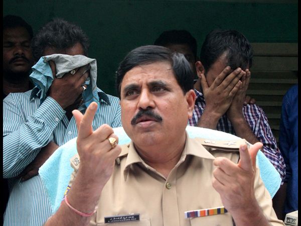 మీడియా ముందుకు..