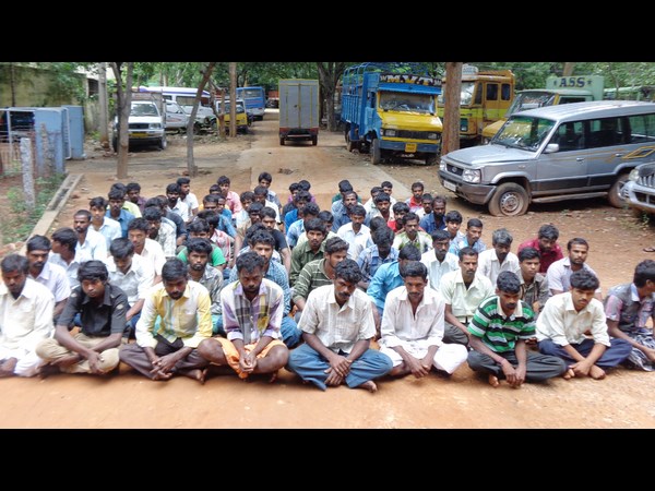  20 మంది కూలీలను అదుపులోకి 