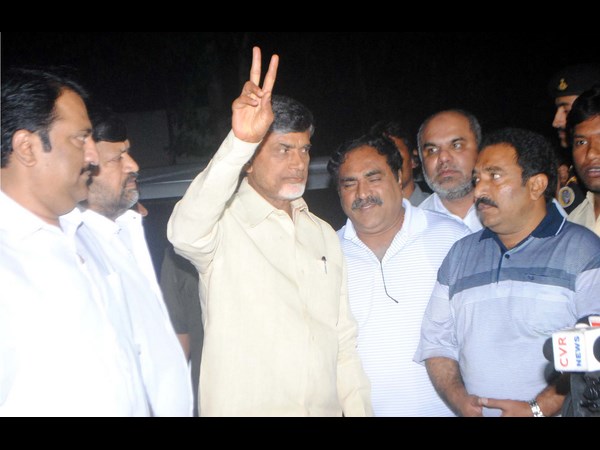 ముగిసిన సింగపూర్ టూర్, సిటీకి చంద్రబాబు