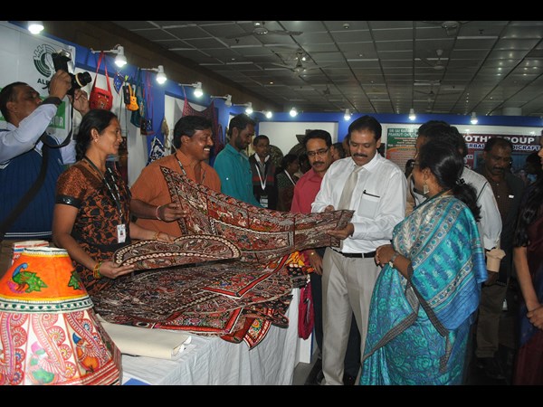 ఆప్కోకు స్థానం లేదు..