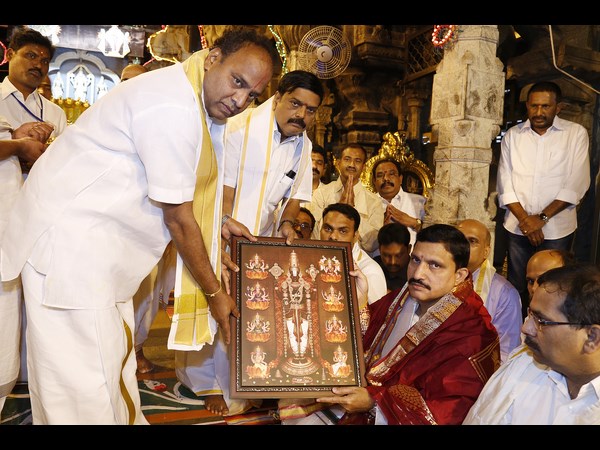 శ్రీవారి సేవలో మంత్రి సుజనాచౌదరి
